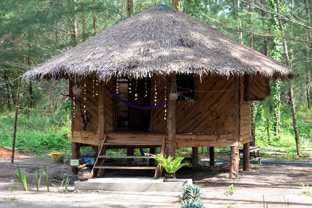 Tawan Bar And Bungalow Hotel Ko Phra Thong Eksteriør billede