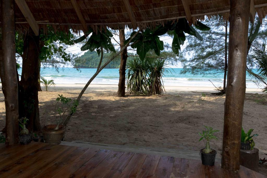 Tawan Bar And Bungalow Hotel Ko Phra Thong Eksteriør billede
