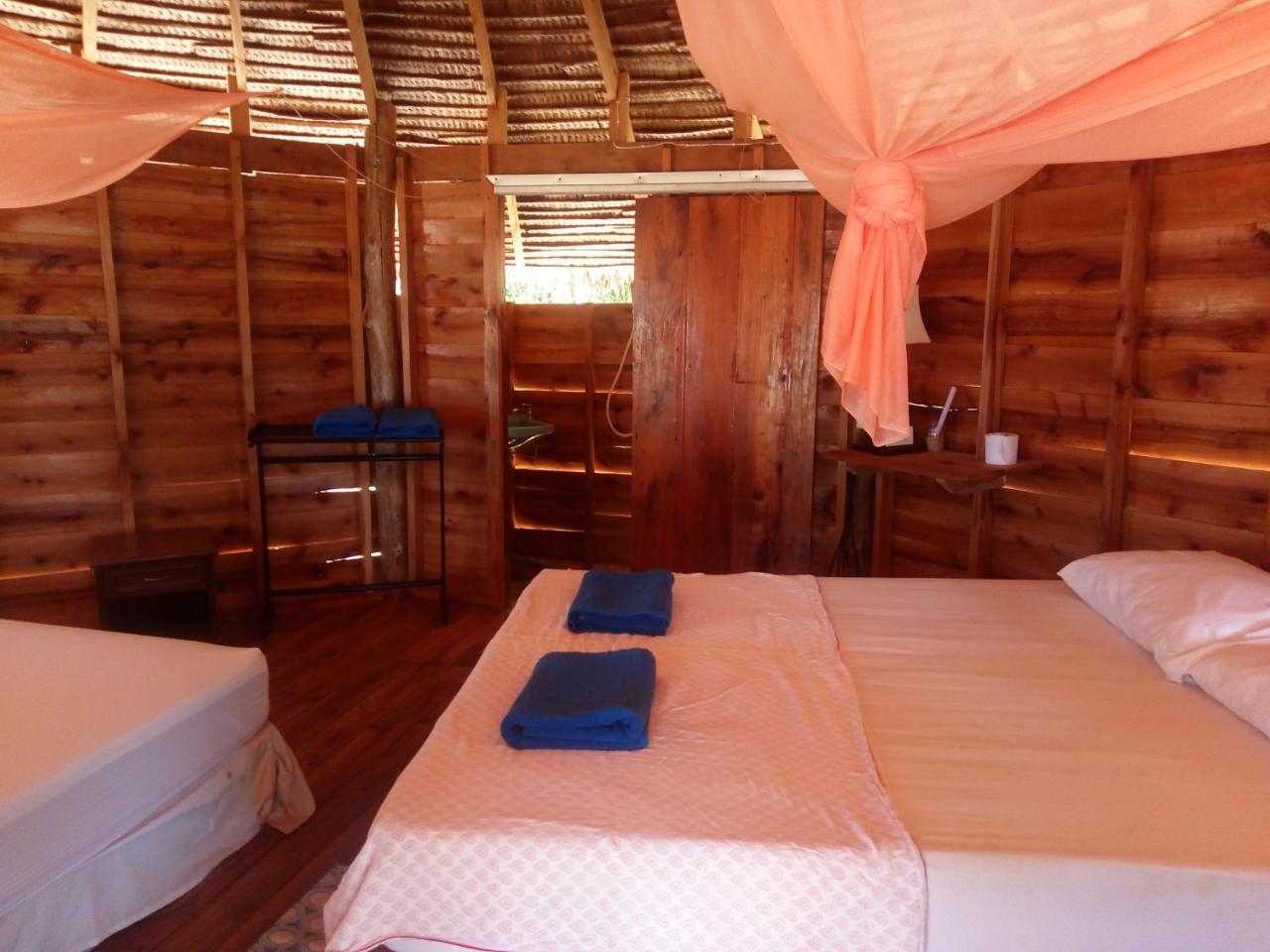Tawan Bar And Bungalow Hotel Ko Phra Thong Eksteriør billede